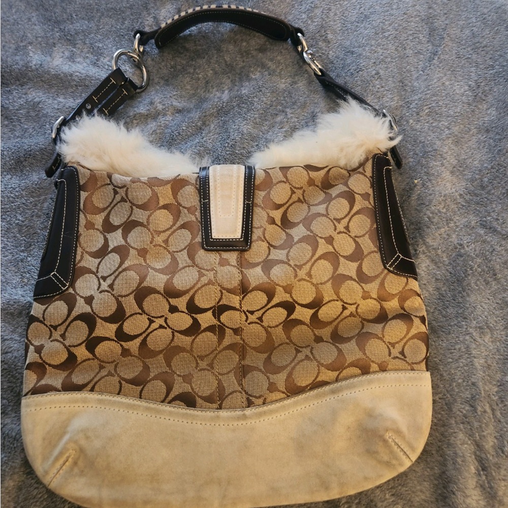 Vintage shoulder coach bag w/dust bag all purchase come w/cosmetic bag over $30